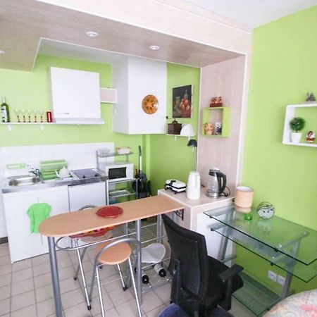 Studio Pigalle De 25 M2 - 2 Lits Simples Type Gigogne Pour 2 Personnes - Coeur Touristique De Paris - 2 Minutes De La Station Metro Pigalle ,Petit Train Vers La Butte Montmartre-Cabarets Moulin Rouge,Chez Michou-Restaurants Bouillon Pigalle,Berliner Bagian luar foto