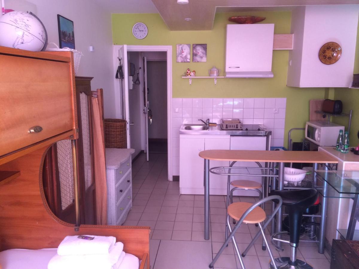 Studio Pigalle De 25 M2 - 2 Lits Simples Type Gigogne Pour 2 Personnes - Coeur Touristique De Paris - 2 Minutes De La Station Metro Pigalle ,Petit Train Vers La Butte Montmartre-Cabarets Moulin Rouge,Chez Michou-Restaurants Bouillon Pigalle,Berliner Bagian luar foto