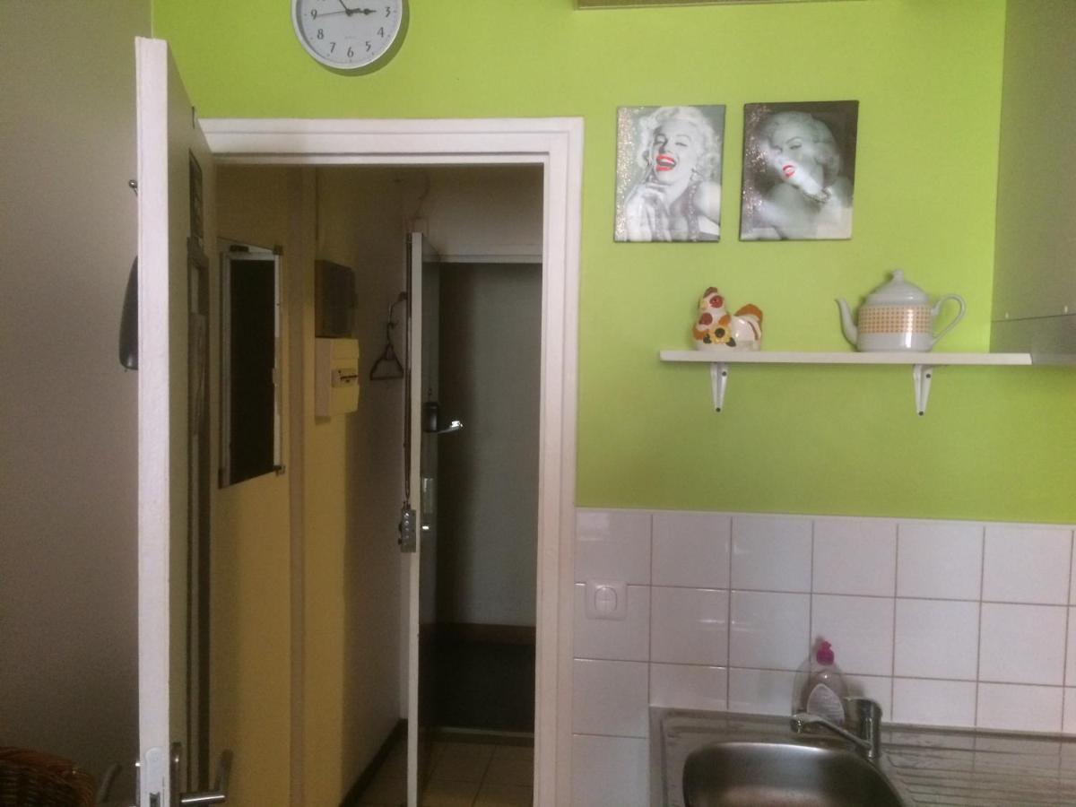 Studio Pigalle De 25 M2 - 2 Lits Simples Type Gigogne Pour 2 Personnes - Coeur Touristique De Paris - 2 Minutes De La Station Metro Pigalle ,Petit Train Vers La Butte Montmartre-Cabarets Moulin Rouge,Chez Michou-Restaurants Bouillon Pigalle,Berliner Bagian luar foto
