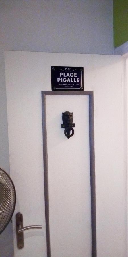 Studio Pigalle De 25 M2 - 2 Lits Simples Type Gigogne Pour 2 Personnes - Coeur Touristique De Paris - 2 Minutes De La Station Metro Pigalle ,Petit Train Vers La Butte Montmartre-Cabarets Moulin Rouge,Chez Michou-Restaurants Bouillon Pigalle,Berliner Bagian luar foto