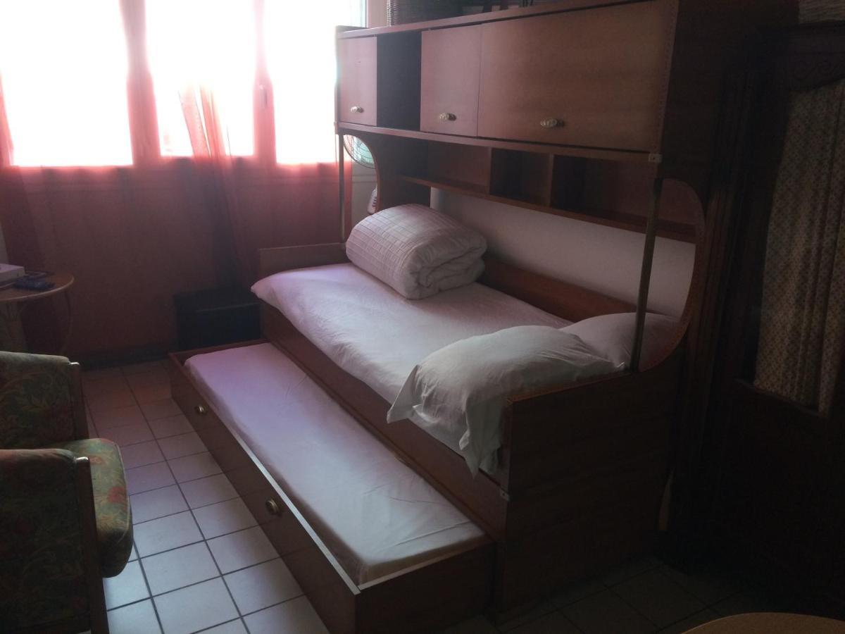 Studio Pigalle De 25 M2 - 2 Lits Simples Type Gigogne Pour 2 Personnes - Coeur Touristique De Paris - 2 Minutes De La Station Metro Pigalle ,Petit Train Vers La Butte Montmartre-Cabarets Moulin Rouge,Chez Michou-Restaurants Bouillon Pigalle,Berliner Bagian luar foto