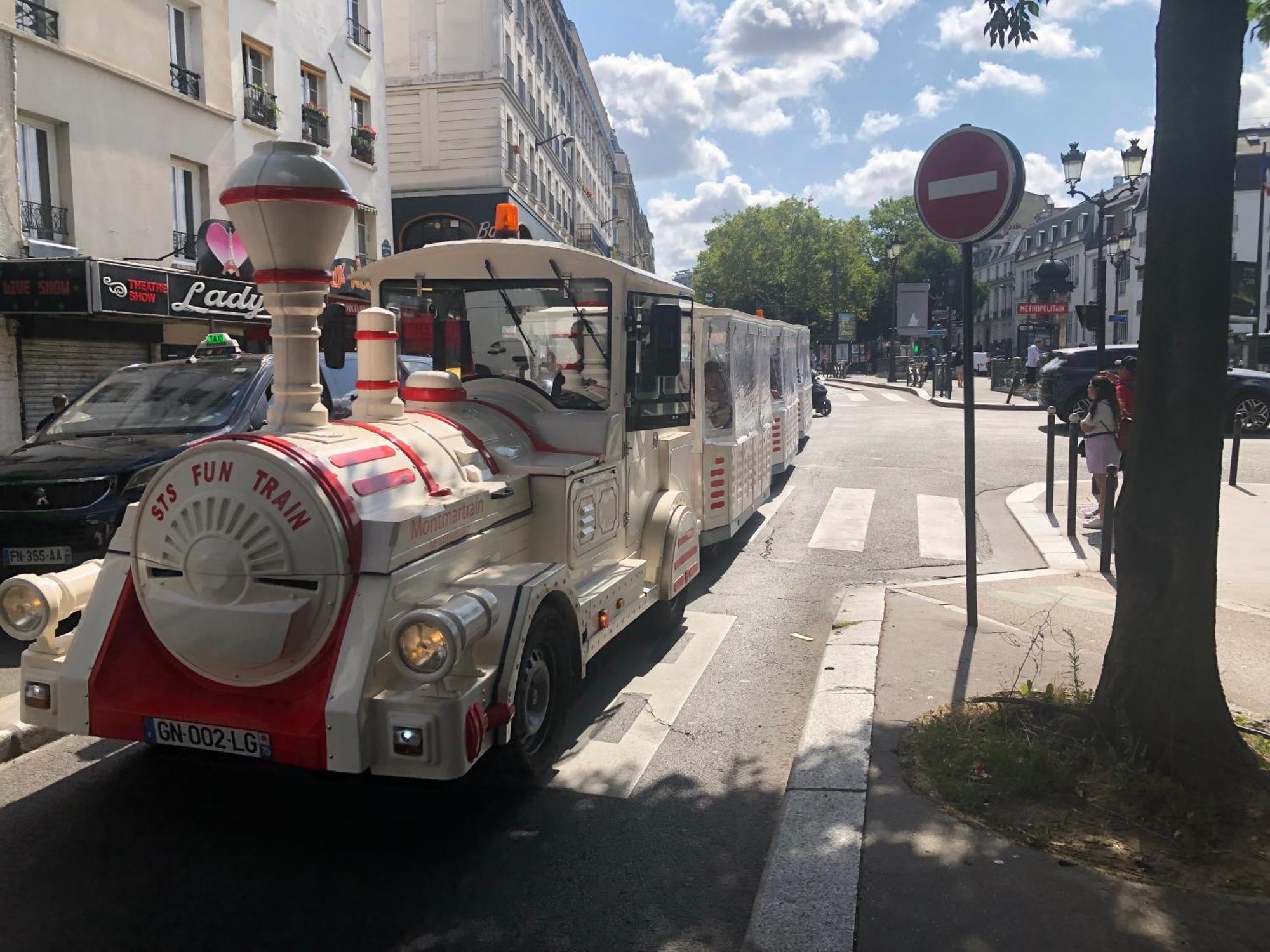 Studio Pigalle De 25 M2 - 2 Lits Simples Type Gigogne Pour 2 Personnes - Coeur Touristique De Paris - 2 Minutes De La Station Metro Pigalle ,Petit Train Vers La Butte Montmartre-Cabarets Moulin Rouge,Chez Michou-Restaurants Bouillon Pigalle,Berliner Bagian luar foto