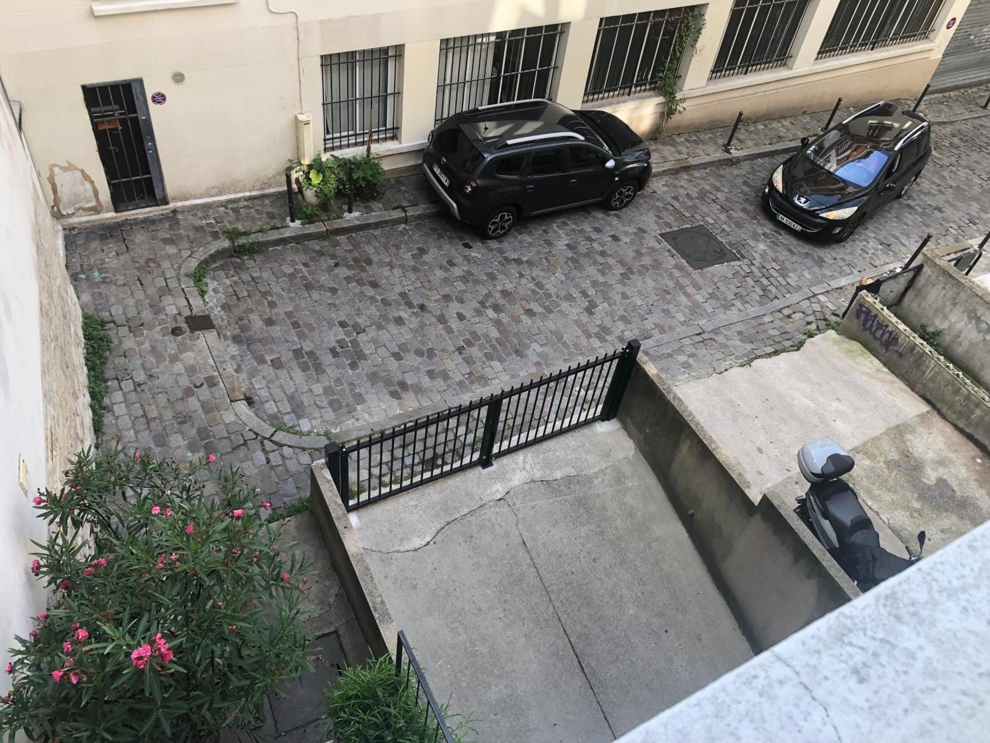 Studio Pigalle De 25 M2 - 2 Lits Simples Type Gigogne Pour 2 Personnes - Coeur Touristique De Paris - 2 Minutes De La Station Metro Pigalle ,Petit Train Vers La Butte Montmartre-Cabarets Moulin Rouge,Chez Michou-Restaurants Bouillon Pigalle,Berliner Bagian luar foto