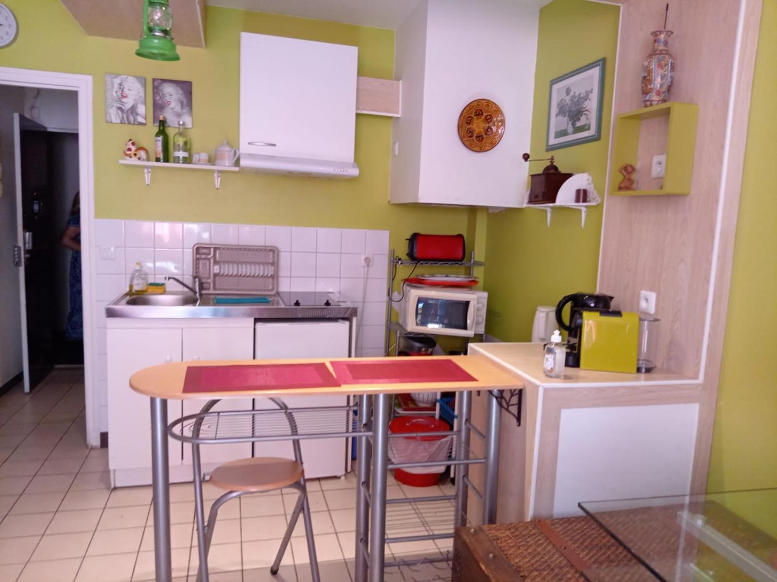 Studio Pigalle De 25 M2 - 2 Lits Simples Type Gigogne Pour 2 Personnes - Coeur Touristique De Paris - 2 Minutes De La Station Metro Pigalle ,Petit Train Vers La Butte Montmartre-Cabarets Moulin Rouge,Chez Michou-Restaurants Bouillon Pigalle,Berliner Bagian luar foto