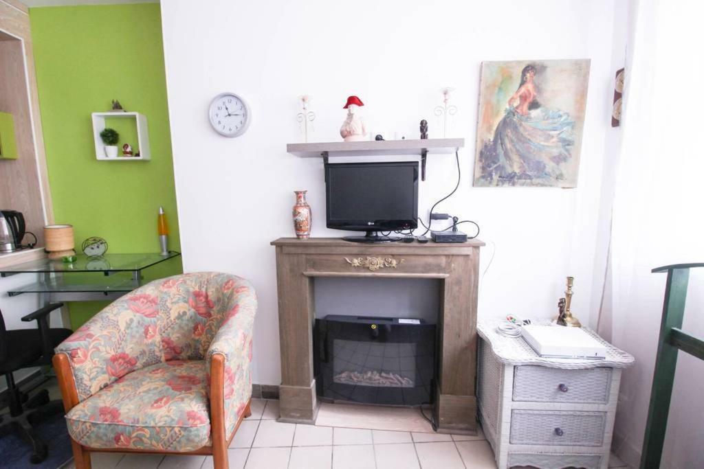 Studio Pigalle De 25 M2 - 2 Lits Simples Type Gigogne Pour 2 Personnes - Coeur Touristique De Paris - 2 Minutes De La Station Metro Pigalle ,Petit Train Vers La Butte Montmartre-Cabarets Moulin Rouge,Chez Michou-Restaurants Bouillon Pigalle,Berliner Bagian luar foto