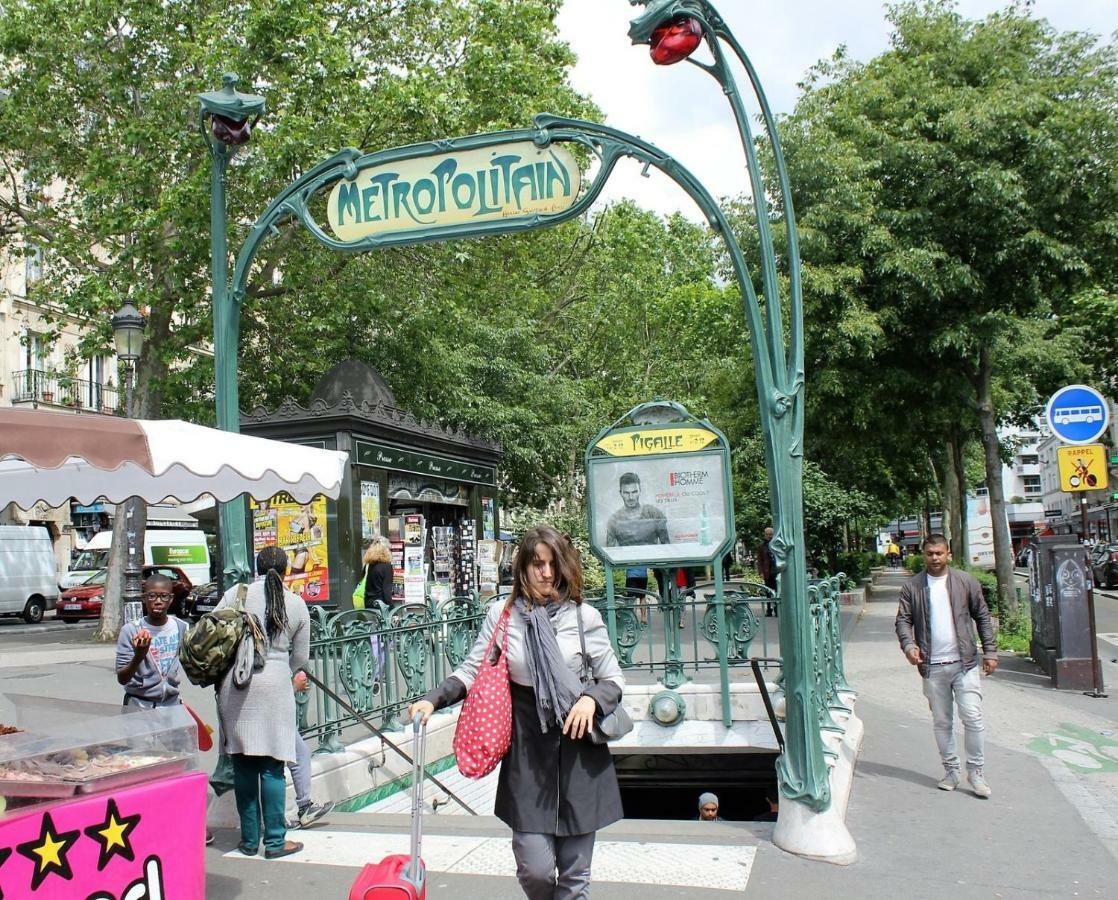 Studio Pigalle De 25 M2 - 2 Lits Simples Type Gigogne Pour 2 Personnes - Coeur Touristique De Paris - 2 Minutes De La Station Metro Pigalle ,Petit Train Vers La Butte Montmartre-Cabarets Moulin Rouge,Chez Michou-Restaurants Bouillon Pigalle,Berliner Bagian luar foto